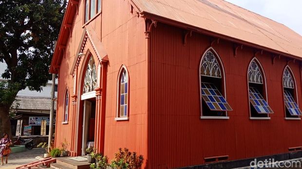 gereja merah di probolinggo