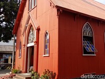 Video: Melihat Sejarah dan Keunikan Gereja Merah di Probolinggo