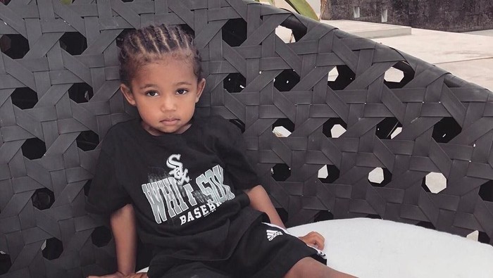 Anak Kim Kardashian, Saint West, disebut mengalami alergi rumput. (Foto: Instagram/kimkardashian) Anak Kim Kardashian, Saint West, disebut mengalami alergi rumput. (Foto: Instagram/kimkardashian)