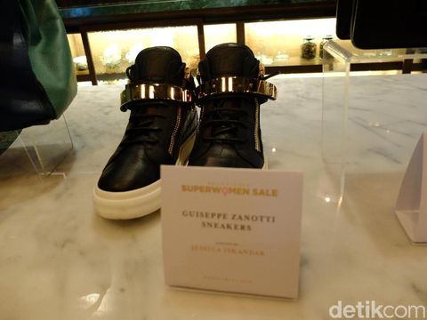 Deretan Barang Branded Punya Artis Indonesia yang Dijual untuk Amal
