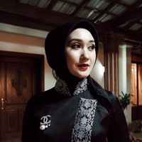 Olahraga yang dipilih adalah cardio, seperti jogging, skipping, hingga bersepeda. Menurut Dian, olahraga cardio cukup cepat turunkan berat badan. Foto: Instagram/DianPelangi