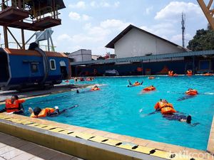 Wajib Tahu! Cara Menyelamatkan Diri Saat Pesawat Jatuh ke Air