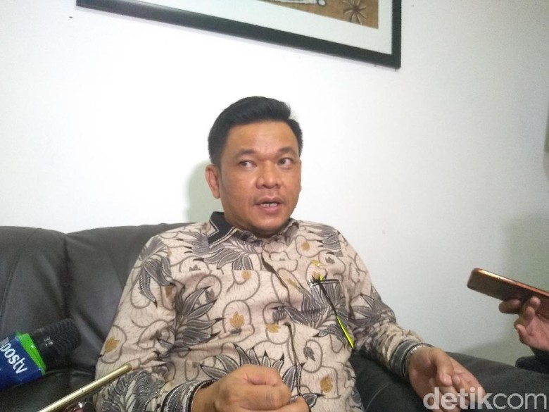 TKN Tepis Poyuono yang Curiga Romahurmuziy Cari Dana untuk Jokowi TKN Tepis Poyuono yang Curiga Romahurmuziy Cari Dana untuk Jokowi