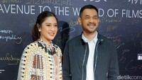 Selain Dian Sastro adapula Oka Antara yang juga membintangi film Aruna dan Lidahnya.