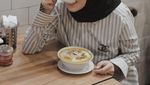 Tak Hanya Cantik, Dwi Handayani Juga Jago Masak dan Doyan Kulineran