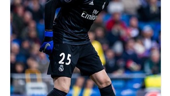 Kiper Madrid Thibaut Courtois juga jadi sasaran empuk serbuan meme. Buruknya Madrid musim ini disebut sebagai efek kepindahan Courtois ke klub itu di musim panas. (Foto: Internet/Twitter)