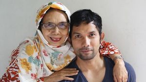 Momen Hangat Indra Herlambang dengan Ibunda Tercinta