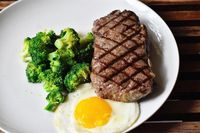 Gurih Leleh Beefsteak dengan Telor Ceplok Ada di 5 Resto Ini