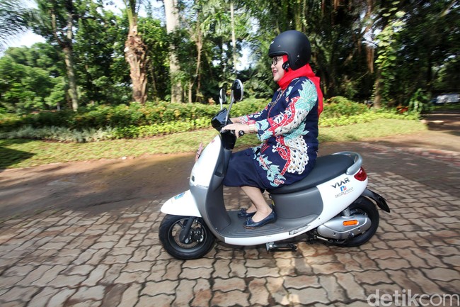 Lompatan Besar Pemprov DKI yang Mulai Pakai Motor Listrik