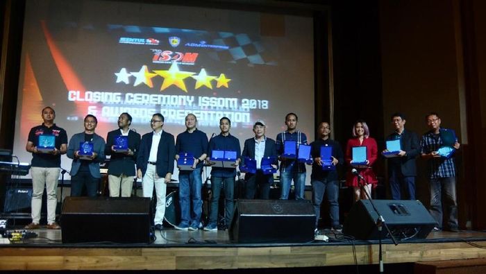 ISSOM Night Award 2018 sebagai penutup musim balapan tahun ini (Resha Pratama/detikSport) ISSOM Night Award 2018 sebagai penutup musim balapan tahun ini (Resha Pratama/detikSport)