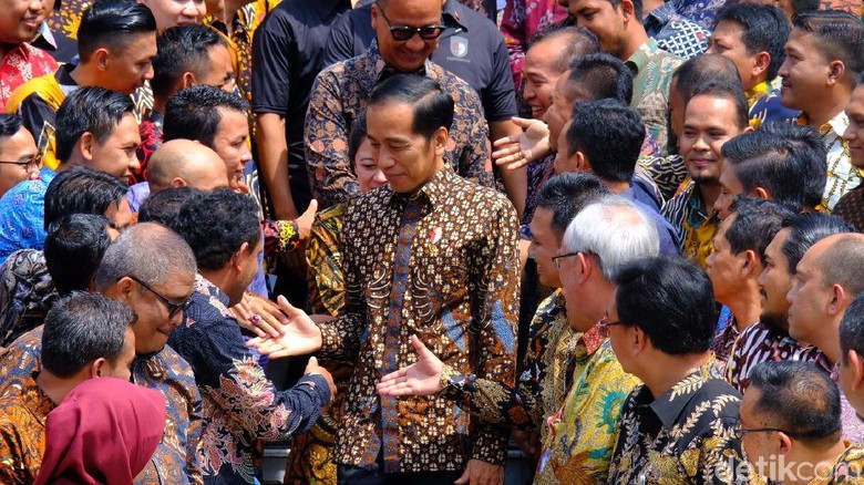 Jokowi Minta Pendamping PKH Dikirim ke Luar Negeri Jokowi Minta Pendamping PKH Dikirim ke Luar Negeri