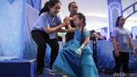 Melihat Aksi Elsa dan Anna Frozen Menghibur Anak-anak di Mal Jakarta