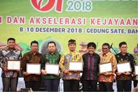 Hari Perkebunan, Bupati Bandung Raih Penghargaan dari Kementan