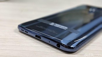 Zenfone Max Pro M2 punya baterai 5.000 mAh. Foto: Adi Fida Rahman/detikINET