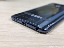 Unboxing Zenfone Max Pro M2 yang Siap Goda Kantongmu