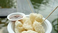 Suka cireng? Cirengcrispi punya tiga jenis varian yaitu original, keju dan sayur wortel. Semuanya disajikan dengan bumbu rujak asam manis yang enak. Teksturnya garing di luar dan kenyal di dalam. Yuk, pesan online melalui Instagramnya. (Foto: Instagram@cirengcrispi)