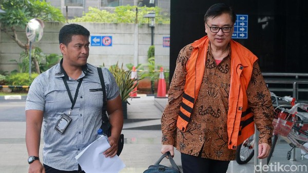 Kembali Diperiksa, Billy Sindoro Jinjing Tas Besar