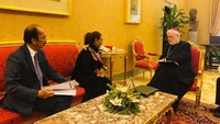 Pada momen langka tersebut, Susi ditemani oleh Duta Besar RI untuk Vatikan Antonius Agus Sriyono. Susi juga disambut oleh Duta Besar Vatikan di Jakarta HE Archbishop Piero Pioppo saat datang ke sana. Istimewa/KKP.