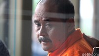 Dalam kasus pemerasan kepala sekolah menengah pertama (SMP) terkait Dana Alokasi Khusus (DAK) Pendidikan ini, KPK menetapkan empat orang tersangka. Para tersangka itu adalah  Bupati Cianjur Irvan Rivano Muchtar, Kepala Dinas Pendidikan Kabupaten Cianjur Cecep Sobandi, Kepala Bidang SMP di Dinas Pendidikan Kabupaten Cianjur  Rosidin selaku, dan Tubagus Cepy Sethiady.