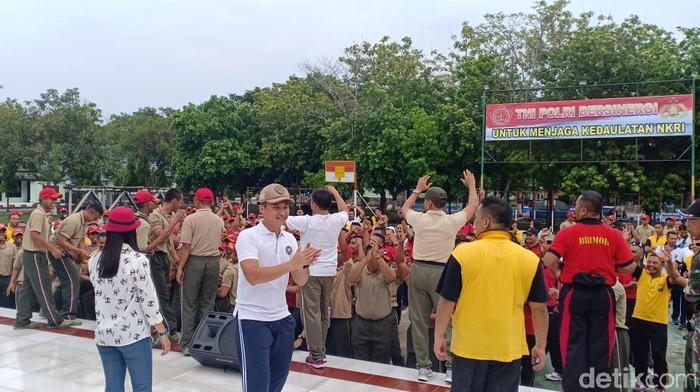 TNI dan Polisi di Madiun Olahraga Bersama Cegah Insiden Ciracas