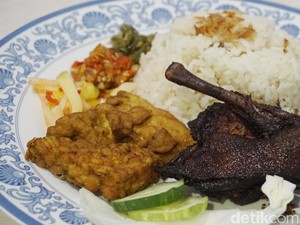 Mantul! Nasi Bebek dan Salted Egg Chicken Bowl di Sini
