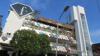 Hotel ini awalnya adalah Love Fashion Hotel bagian dari Fashion TV, mulai diambil CT Corp Februari 2017 di bawah manajemen Trans Hotel & Resort. Namanya pun menjadi Fashion Hotel Legian (Fitraya/detikTravel)