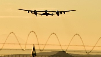 WhiteKnight Two mulai melesat bersama VSS Unity. Foto: Reuters