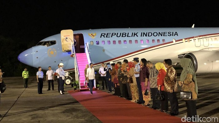 Jokowi Tiba di Riau, Siap Terima Gelar Adat Melayu