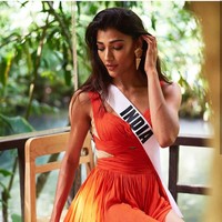 Perwakilan India di Miss Universe 2018, Nehal Chudasama, menjadi perhatian netizen setelah ia mengalami malfungsi busana yang diduga telah mengekspos area intim di dadanya. Foto: Instagram/@nehalchudasama9