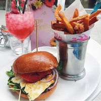 Pencinta Burger! 5 Tempat Ini Punya Burger Juicy Terenak di Dunia