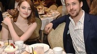 Masih bersama Ryan Gosling. Kali ini Emma ada di acara AFI Awards. Keduanya akrab habiskan waktu makan bersama. Foto: Instagram emmastonepictures