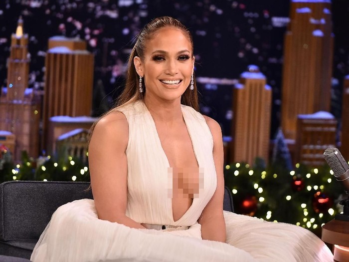 NEW YORK, NY - DECEMBER 11:  Jennifer Lopez Visits 