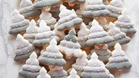 Pohon Natal yang tertutup salju jadi konsep kukis cantik ini. Meskipun bentuknya sama tapi tetap kelihatan menarik. Foto : instagram @zipmagazine_hk