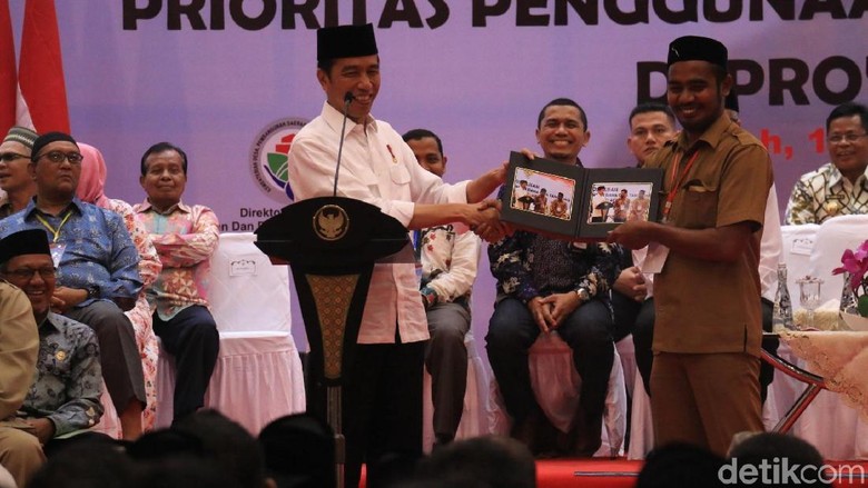Jokowi soal Dana Desa Rp 70 T: Jangan Sampai Uang Balik ke Jakarta Jokowi soal Dana Desa Rp 70 T: Jangan Sampai Uang Balik ke Jakarta