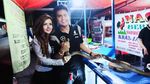 Lihat Aksi Seru Galih Ginanjar Saat Makan Sate Ular hingga Kepiting