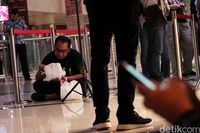 Pembeli Pertama iPhone di Jakarta Antre Sejak Jam Lima