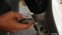Dengan digunakannya motor listrik sebagai kendaraan operasional Pemprov DKI Jakarta diharapkan masyarakat dapat melihat dan lebih mengenal manfaat dari motor listrik. Terlebih, motor listrik juga tidak mengeluarkan emisi gas buang seperti kendaraan konvensional yang banyak beredar saat ini.