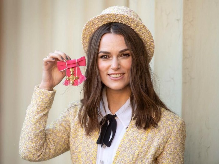 LONDON, ENGLAND - DECEMBER 13: Keira Knightley with her OBE (Officer of the Order of the British Empire) at Buckingham Palace on December 13, 2018 in London, England.  (Photo by Victoria Jones - WPA Pool/Getty Images)