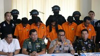 Kelima tersangka yang ditangkap adalah Depi, Agus Pryantara, Herianto Panjatian, Iwan Hutapea dan Suci Ramdani.