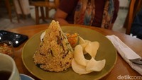 Berbagai makanan pun disajikan, seperti nasi goreng, kopi, spaghetti dan makanan internasional lainnya (Shinta/detikTravel)