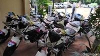 Foto: Motor itu belum memiliki plat nopol. Sirene motor masih dibungkus plastik. (Alfons-detikcom)