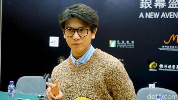 Gaya Iqbaal Ramadhan bersama Bintang Baru Asian Lainnya Gaya Iqbaal Ramadhan bersama Bintang Baru Asian Lainnya