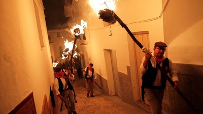Begini Keseruan Pawai Obor di Malaga Spanyol