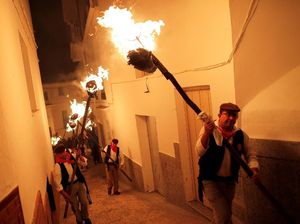 Begini Keseruan Pawai Obor di Malaga Spanyol