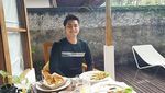 Lihat Aksi Seru Galih Ginanjar Saat Makan Sate Ular hingga Kepiting
