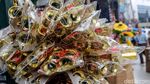 Pernak-pernik Natal di Pasar Asemka Mulai Diserbu