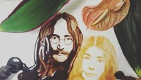 Bahkan lukisan John Lenon dan Yoko Ono pun dibuat dari lelehan cokelat yang enak. Foto: Instagram@norico0807