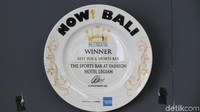 Tempat ini penghargaan sebagai pub dan sport bar terbaik di Bali tahun 2018 dari Now! Bali. Saat pertandingan UFC, Khabib VS McGregor, tempat ini penuh banget (Fitraya/detikTravel)