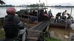 Geliat Usaha Jasa Penyeberangan Sungai di Indonesia