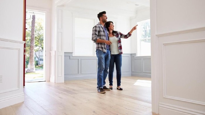 Hispanic Couple Viewing Potential New Home